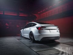 <b>Model 3 全新高階版 Performance</b>